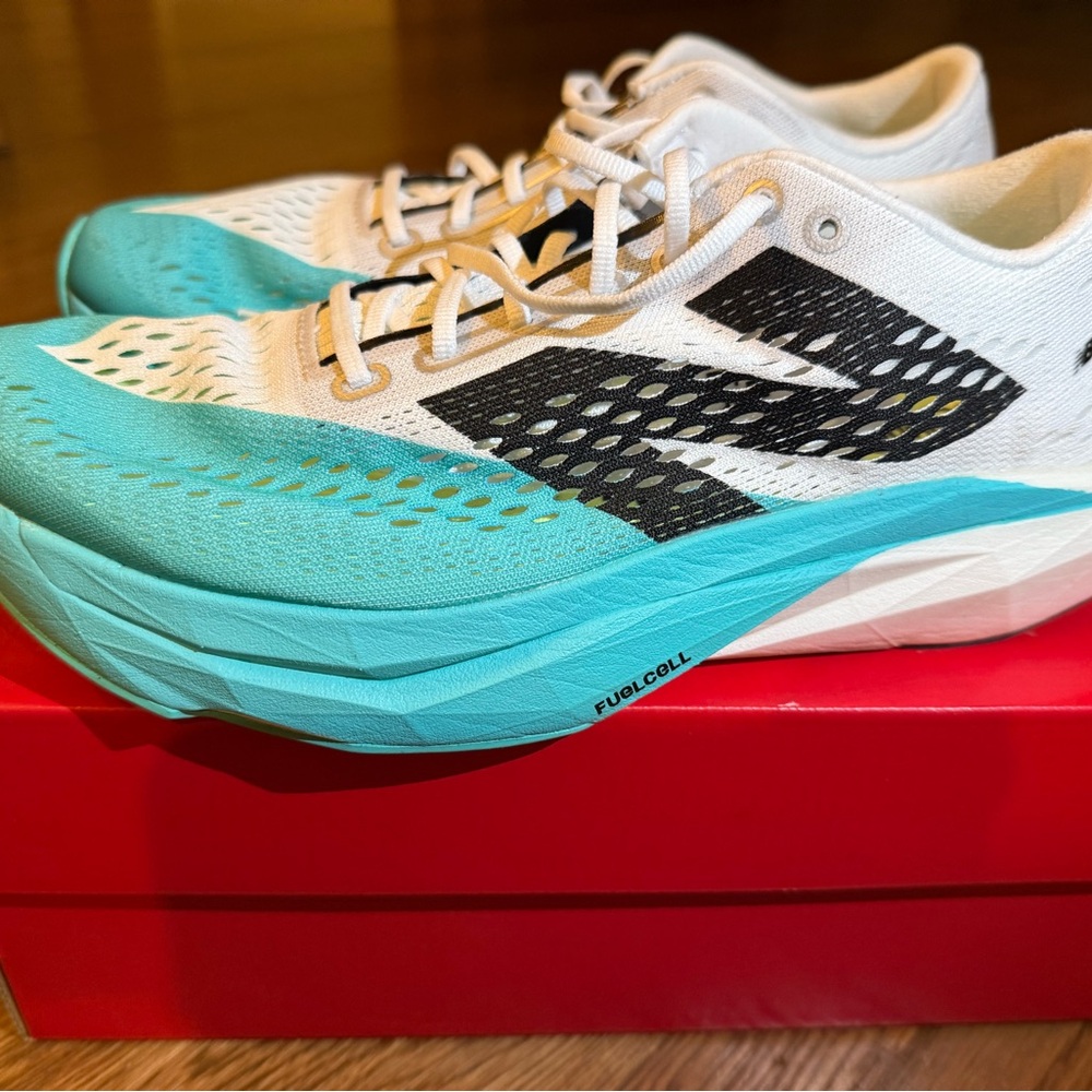 New Balance Fuelcell Supercomp Pacer V2 Women size 10 Wide